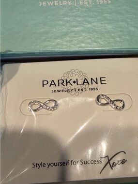 New w/tags Park Lane Silver Infinity Crystal Stud Earrings
